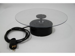 Les plateaux tournants, outils de présentation vitrine de plus en plus à la mode