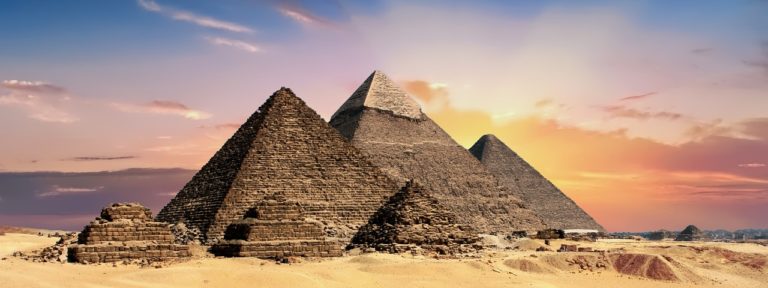 Les pyramides: tombeaux des rois