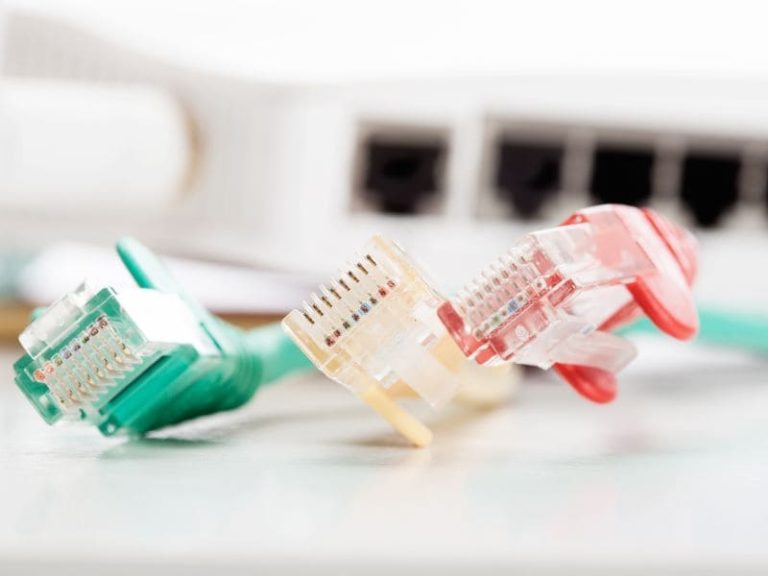 Fibre optique industrielle, ADSL et câble coaxial : les différences