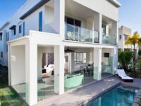 Le garde corps en verre : l&rsquo;atout charme de votre maison !