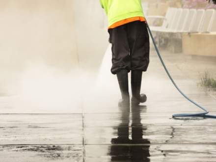 3 méthodes de lavage de sol industriel à connaître