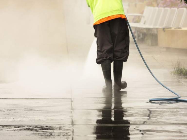 3 méthodes de lavage de sol industriel à connaître