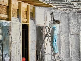 Quels sont les avantages d&rsquo;un isolant projeté ?